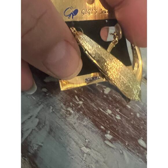 Gigi's Jewelry Golden Pierced Hoop Earrings Nickle Free Classic Retro Feminine - Picture 5 of 7